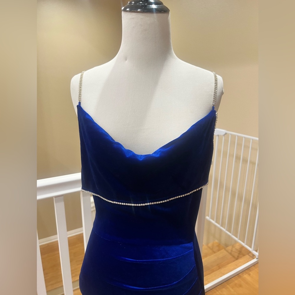 Band of stars premium velvet midi dress with embellishment detail in cobalt - Picture 5 of 10